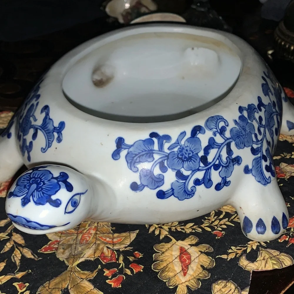 Ceramic turtle to plant or put something in